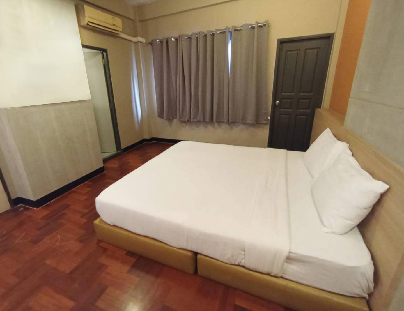Go Inn Silom - Bts Saint Louis Bangkok Buitenkant foto